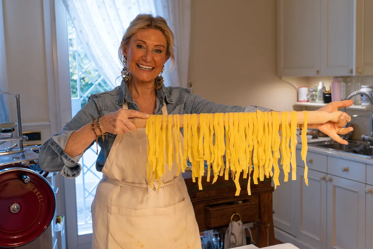Lezione di Pasta Bolognese con Degustazione — Roberta Guercini