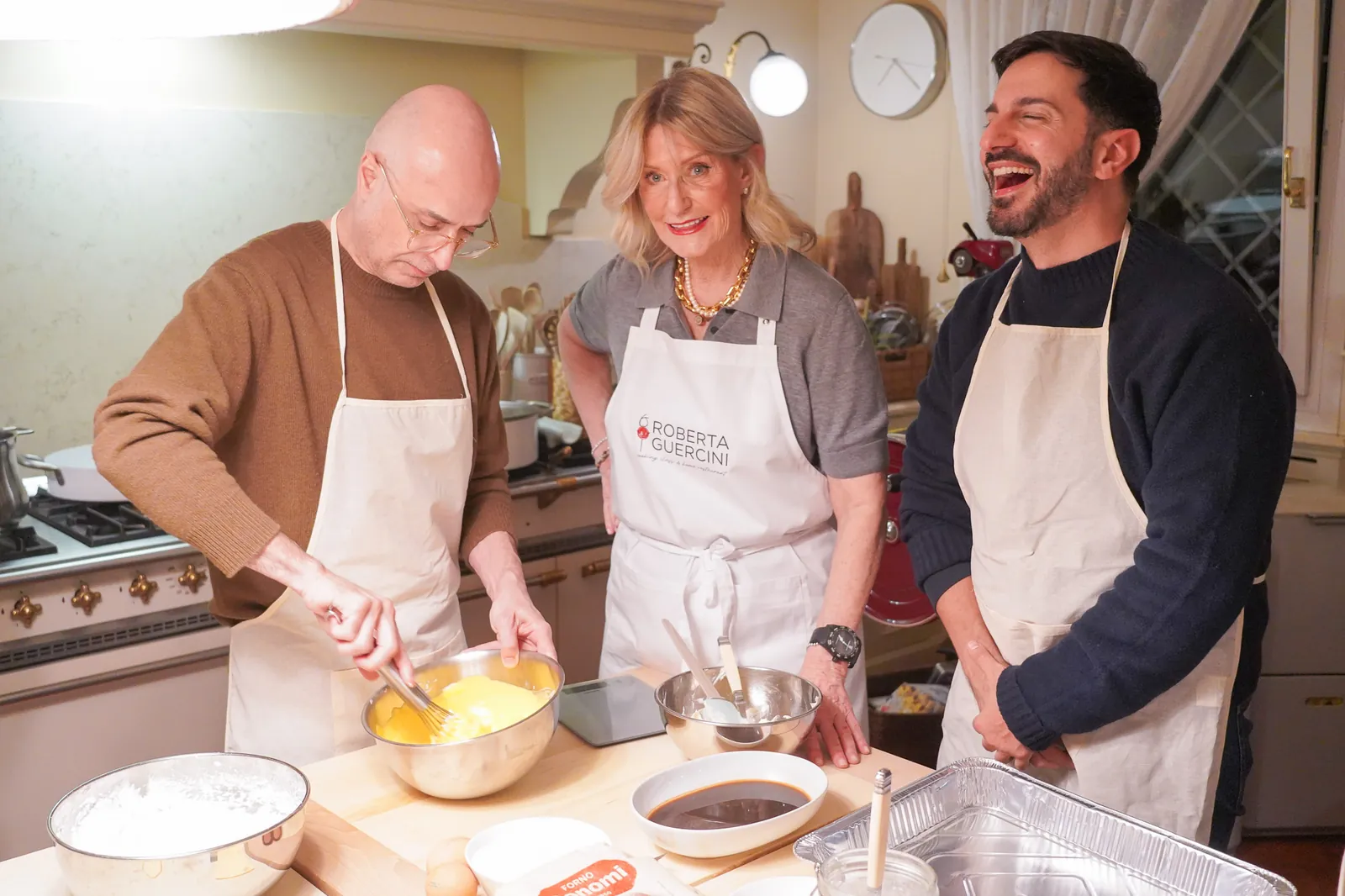 Roberta Guercini in cucina con i suoi ospiti
