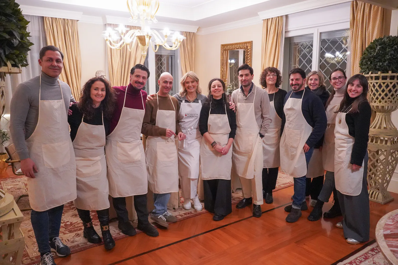 Gruppo che cucina insieme a Roberta